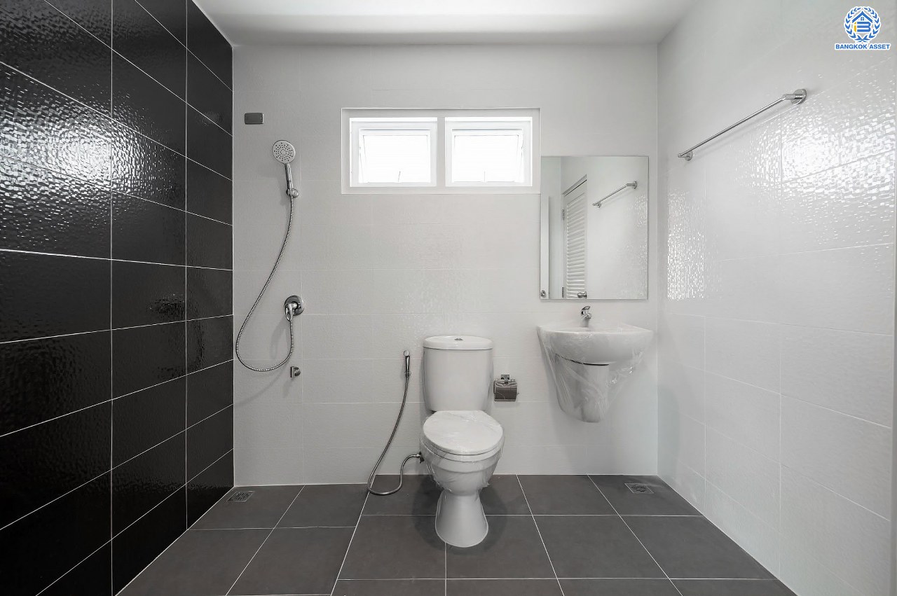 บ้านมือสองตกแต่งใหม่ โครงการ บ้านณัฐนันท์2 ดอนเมือง บ้านเดี่ยว หลังมุม  เนื้อที่ 56.9 ตร.ว. ฟังก์ชัน 3 ห้องนอน 3 ห้องน้ำ จอดรถได้ 1 คัน บนทำเลดีที่สุด ใกล้สนามบินดอนเมือง ทางด่วน "ศรีสมาน" และรถไฟฟ้าสายสีแดง "สถานีดอนเมือง"